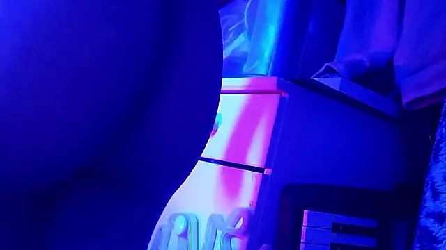 Snapshot of gurlnips chatting on 19, 10, 2025 gurlnips online show from 19, 10, 2025