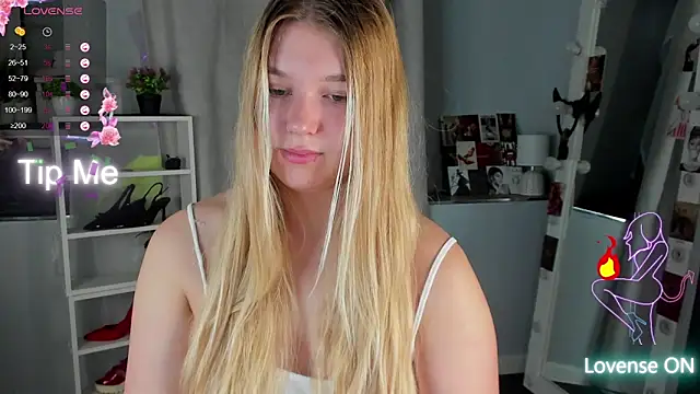 Snapshot of Rebecca_Kelly chatting on 9, 9, 2025 Rebecca Kelly online show from 9, 9, 2025