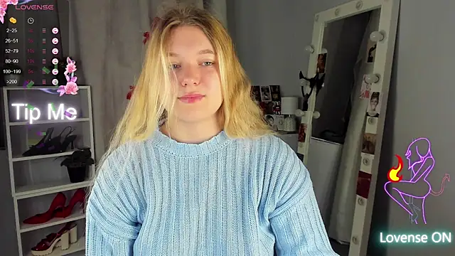 Snapshot of Rebecca_Kelly chatting on 12, 9, 2025 Rebecca Kelly online show from 12, 9, 2025