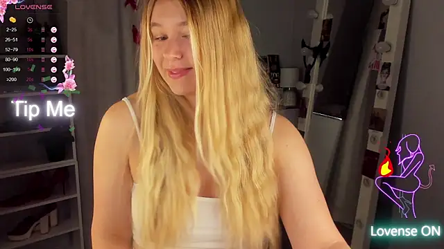 Snapshot of Rebecca_Kelly chatting on 13, 9, 2025 Rebecca Kelly online show from 13, 9, 2025