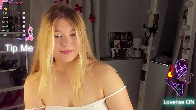 Snapshot of Rebecca_Kelly chatting on 15, 9, 2025 Rebecca Kelly online show from 15, 9, 2025