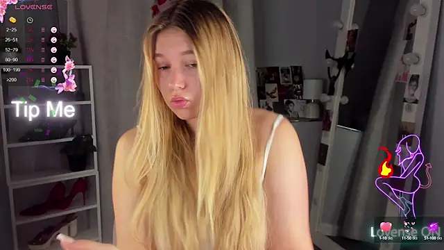 Snapshot of Rebecca_Kelly chatting on 16, 9, 2025 Rebecca Kelly online show from 16, 9, 2025