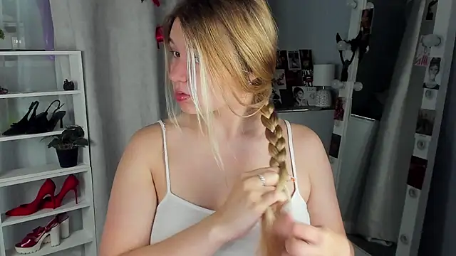 Snapshot of Rebecca_Kelly chatting on 20, 9, 2025 Rebecca Kelly online show from 20, 9, 2025