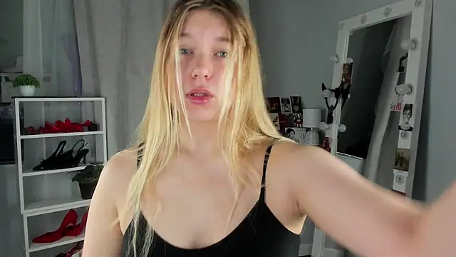 Snapshot of Rebecca_Kelly chatting on 24, 9, 2025 Rebecca Kelly online show from 24, 9, 2025