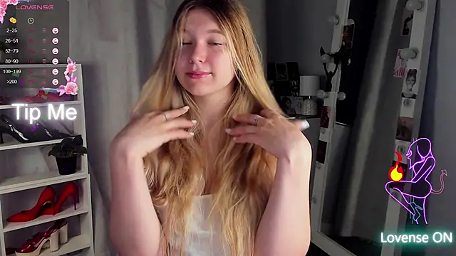 Snapshot of Rebecca_Kelly chatting on 28, 9, 2025 Rebecca Kelly online show from 28, 9, 2025