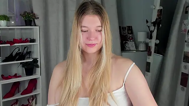 Snapshot of Rebecca_Kelly chatting on 18, 10, 2025 Rebecca Kelly online show from 18, 10, 2025