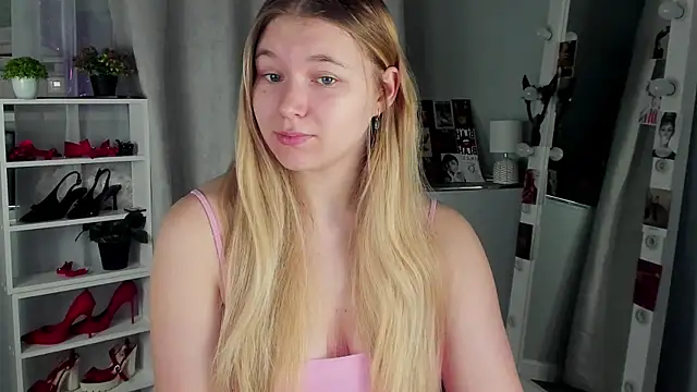 Snapshot of Rebecca_Kelly chatting on 22, 10, 2025 Rebecca Kelly online show from 22, 10, 2025