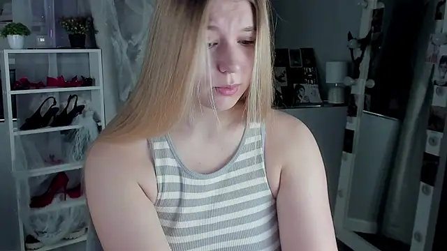 Snapshot of Rebecca_Kelly chatting on 24, 10, 2025 Rebecca Kelly online show from 24, 10, 2025