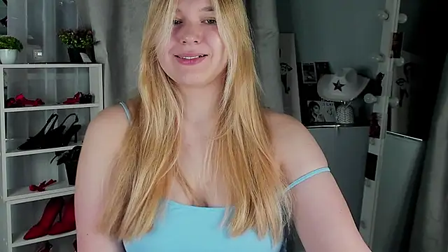 Snapshot of Rebecca_Kelly chatting on 14, 11, 2025 Rebecca Kelly online show from 14, 11, 2025