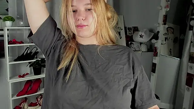 Snapshot of Rebecca_Kelly chatting on 15, 11, 2025 Rebecca Kelly online show from 15, 11, 2025