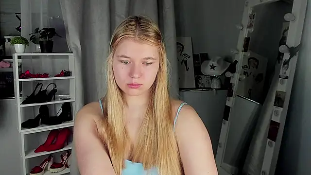 Snapshot of Rebecca_Kelly chatting on 22, 11, 2025 Rebecca Kelly online show from 22, 11, 2025