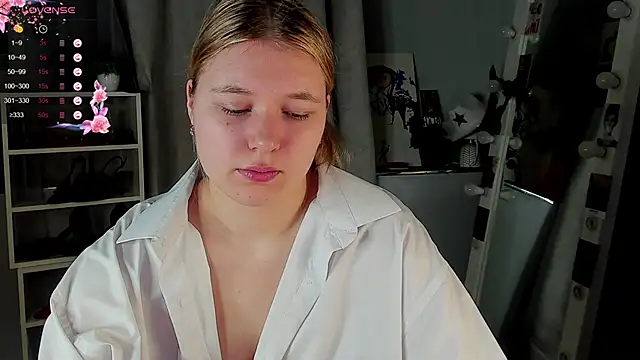 Snapshot of Rebecca_Kelly chatting on 23, 12, 2025 Rebecca Kelly online show from 23, 12, 2025