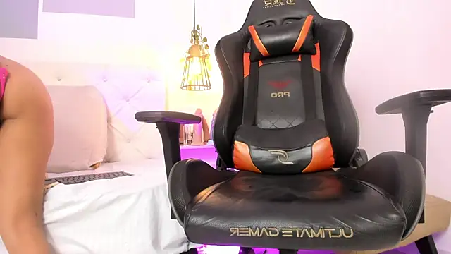 hannah gray online show from 13, 3, 2025