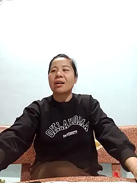 Snapshot of Queen_18200 chatting on 5, 1, 2025 Queen 18200 online show from 5, 1, 2025