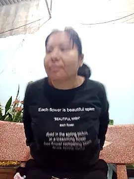 Snapshot of Queen_18200 chatting on 15, 2, 2025 Queen 18200 online show from 15, 2, 2025