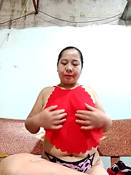 Snapshot of Queen_18200 chatting on 20, 10, 2025 Queen 18200 online show from 20, 10, 2025