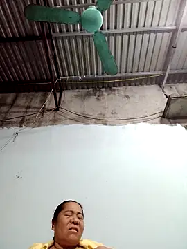 Snapshot of Queen_18200 chatting on 1, 12, 2025 Queen 18200 online show from 1, 12, 2025