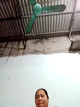 Snapshot of Queen_18200 chatting on 15, 12, 2025 Queen 18200 online show from 15, 12, 2025