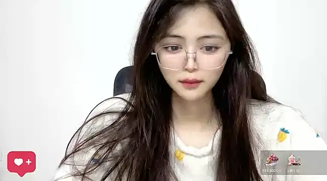Snapshot of ---MIA--- chatting on 4, 2, 2025 ---MIA--- online show from 4, 2, 2025
