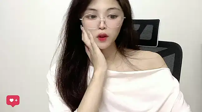 Snapshot of ---MIA--- chatting on 4, 2, 2025 ---MIA--- online show from 4, 2, 2025