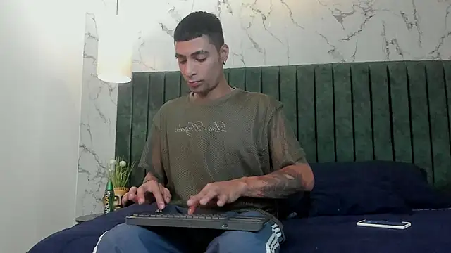 DrakeNeumann online show from 4, 2, 2025