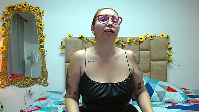 Snapshot of IsisDuzan chatting on 10, 12, 2024 IsisDuzan online show from 10, 12, 2024