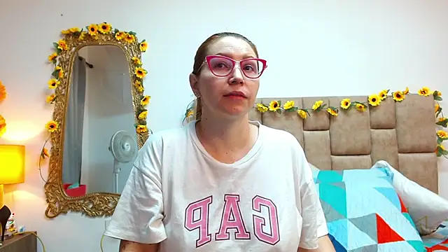 Snapshot of IsisDuzan chatting on 10, 12, 2024 IsisDuzan online show from 10, 12, 2024