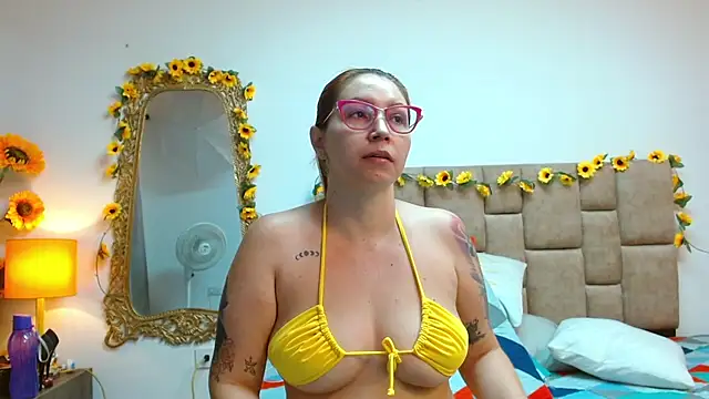 Snapshot of IsisDuzan chatting on 11, 12, 2024 IsisDuzan online show from 11, 12, 2024