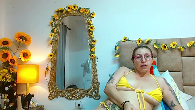 Snapshot of IsisDuzan chatting on 12, 12, 2024 IsisDuzan online show from 12, 12, 2024