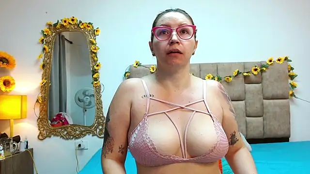 Snapshot of IsisDuzan chatting on 7, 1, 2025 IsisDuzan online show from 7, 1, 2025