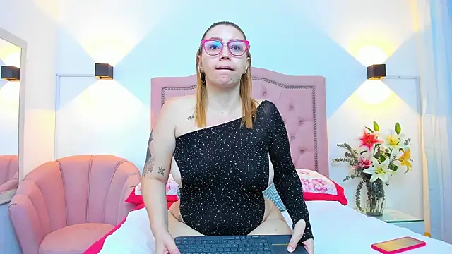 Snapshot of IsisDuzan chatting on 1, 3, 2025 IsisDuzan online show from 1, 3, 2025