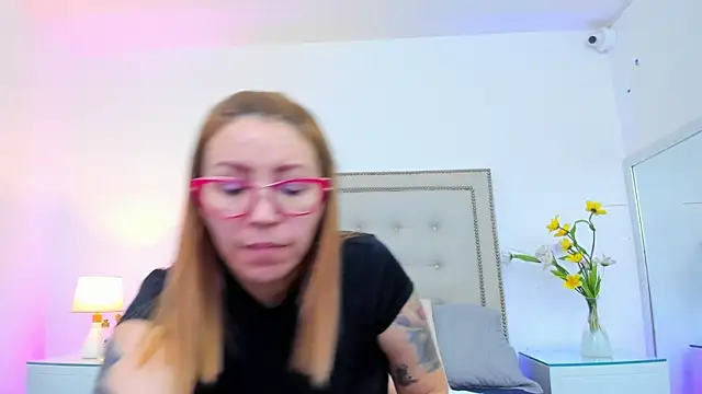 Snapshot of IsisDuzan chatting on 8, 3, 2025 IsisDuzan online show from 8, 3, 2025