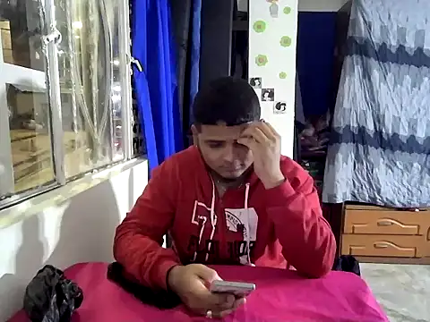 Snapshot of Boycuriousxxx chatting on 1, 7, 2026 Boycuriousxxx online show from 1, 7, 2026