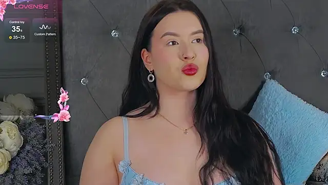 TrishaWinslet online show from 11, 1, 2025