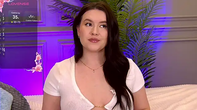 TrishaWinslet online show from 25, 2, 2025