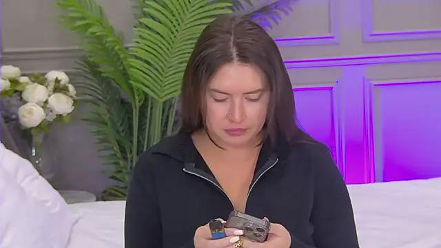 TrishaWinslet online show from 5, 10, 2025