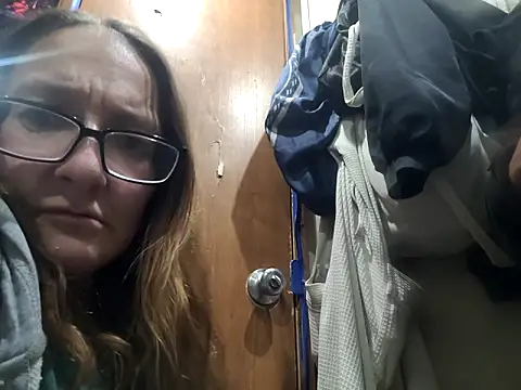 ILUV2TUCHMYKITTY online show from 31, 10, 2025