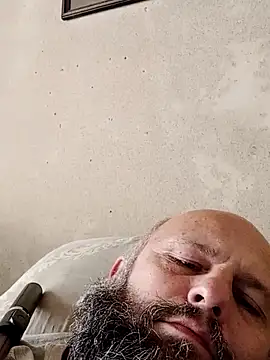 Snapshot of AlexandruCsaba chatting on 11, 11, 2025 AlexandruCsaba online show from 11, 11, 2025