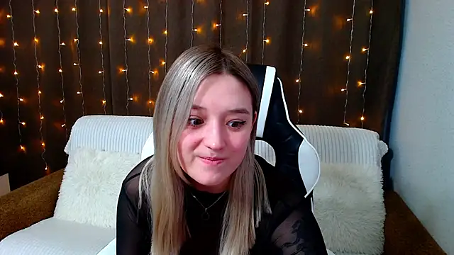 Snapshot of JessRosen chatting on 10, 1, 2025 JessRosen online show from 10, 1, 2025