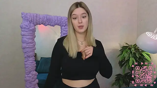 Snapshot of JessRosen chatting on 1, 2, 2025 JessRosen online show from 1, 2, 2025