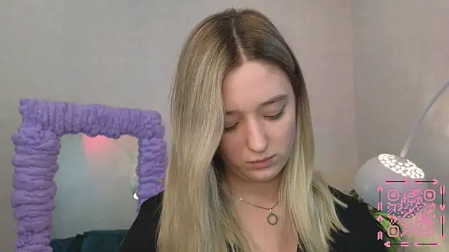 Snapshot of JessRosen chatting on 1, 2, 2025 JessRosen online show from 1, 2, 2025