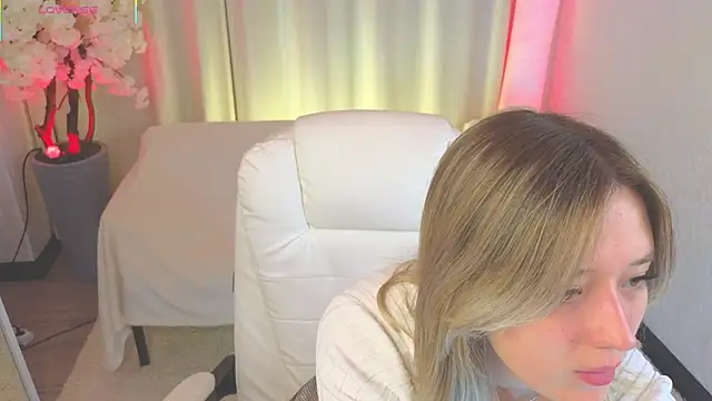 Snapshot of JessRosen chatting on 14, 10, 2025 JessRosen online show from 14, 10, 2025