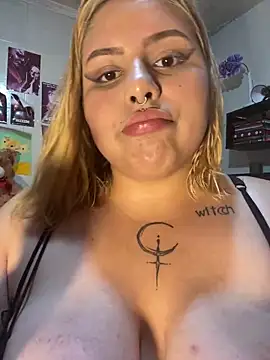 CrisyFerreira online show from 4, 3, 2025