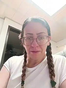 Snapshot of miss_hanna07 chatting on 26, 11, 2025 miss hanna07 online show from 26, 11, 2025