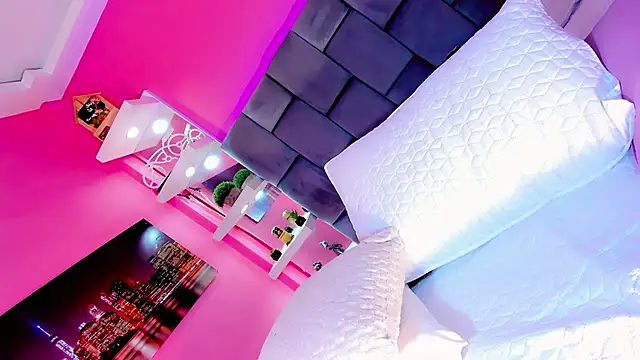 Saamanthaa11 online show from 5, 4, 2026