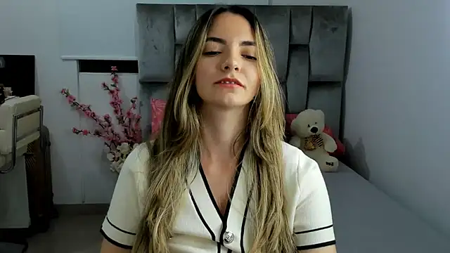 Snapshot of baby-miah chatting on 5, 1, 2025 baby-miah online show from 5, 1, 2025