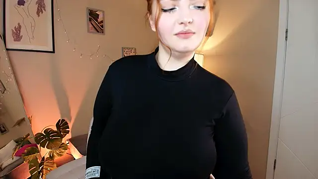 Snapshot of blessbinny chatting on 8, 10, 2025 blessbinny online show from 8, 10, 2025