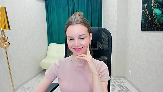 Snapshot of MileyWings chatting on 23, 2, 2025 MileyWings online show from 23, 2, 2025