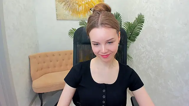 Snapshot of MileyWings chatting on 26, 2, 2025 MileyWings online show from 26, 2, 2025