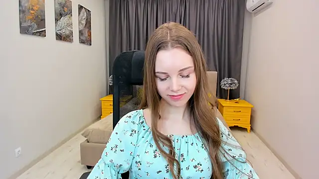 Snapshot of MileyWings chatting on 8, 3, 2025 MileyWings online show from 8, 3, 2025